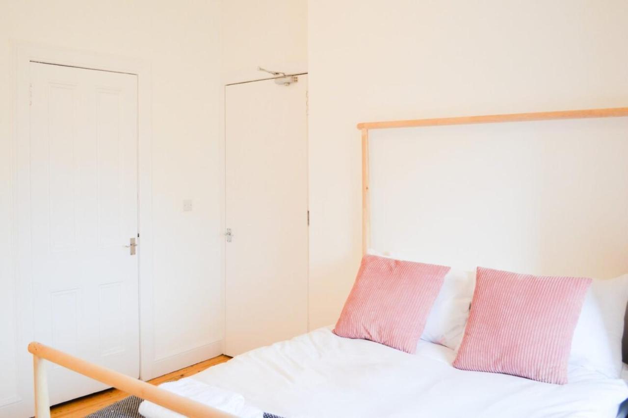 Modern 1 Bedroom Flat In The Heart Of Edimburgo Exterior foto