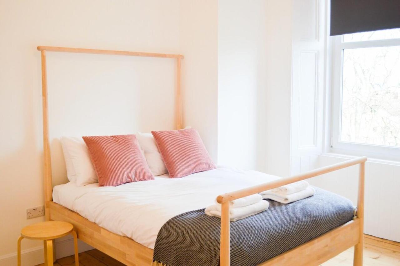 Modern 1 Bedroom Flat In The Heart Of Edimburgo Exterior foto