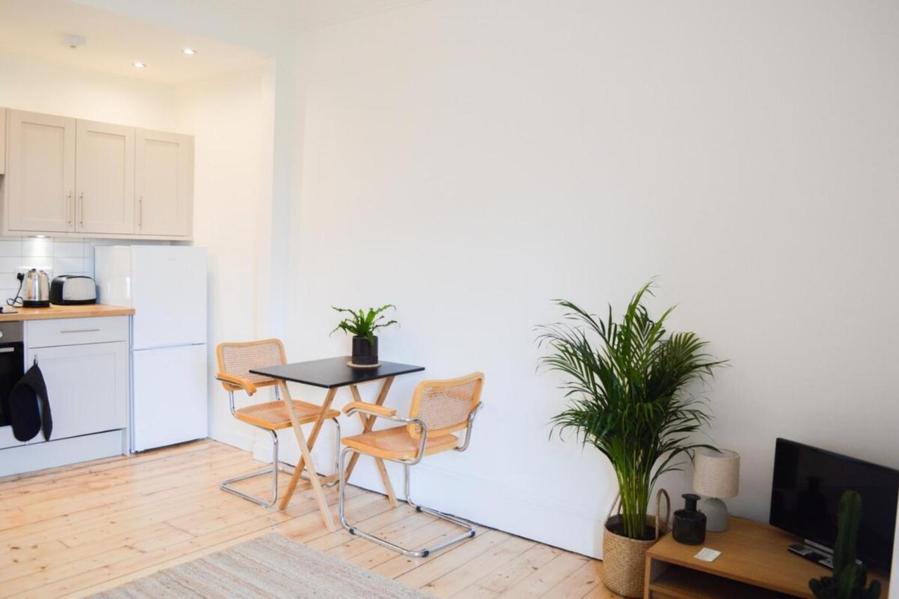 Modern 1 Bedroom Flat In The Heart Of Edimburgo Exterior foto